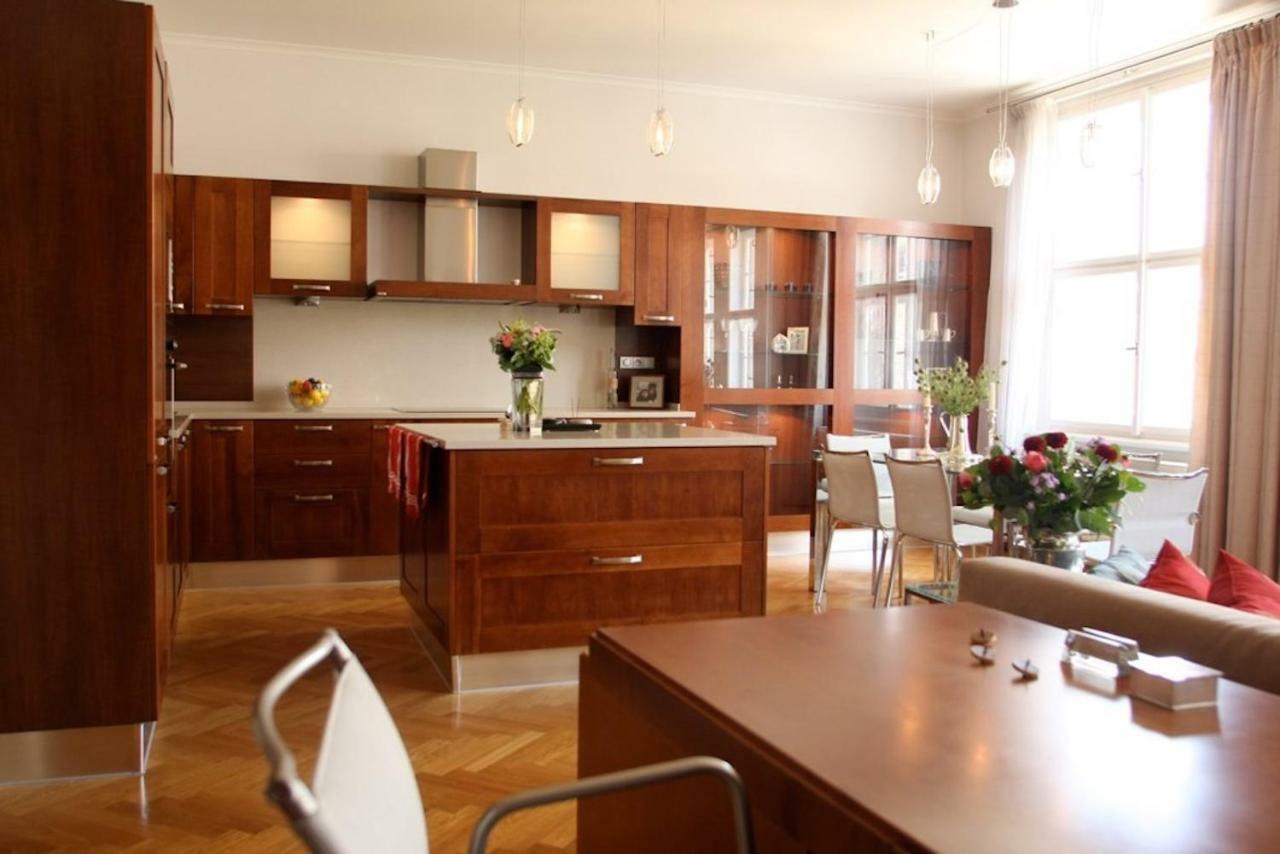 Spacious Elegance In The Heart Of Old Town プラハ エクステリア 写真