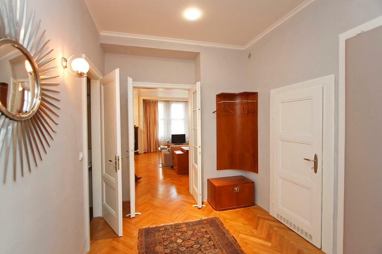 Spacious Elegance In The Heart Of Old Town プラハ エクステリア 写真